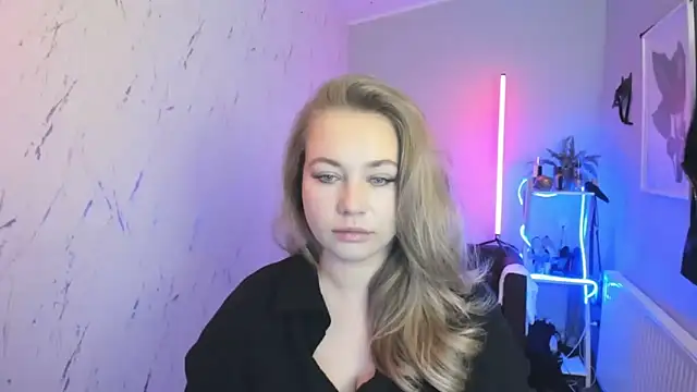 holly xglam online show from 10/17/25, 06:10