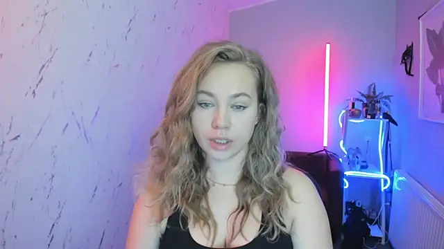 holly xglam online show from 10/23/25, 06:17