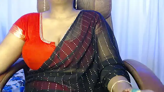 Snapshot of Prita07 chatting on 10/31/25, 11:33 Prita07 online show from 10/31/25, 11:33