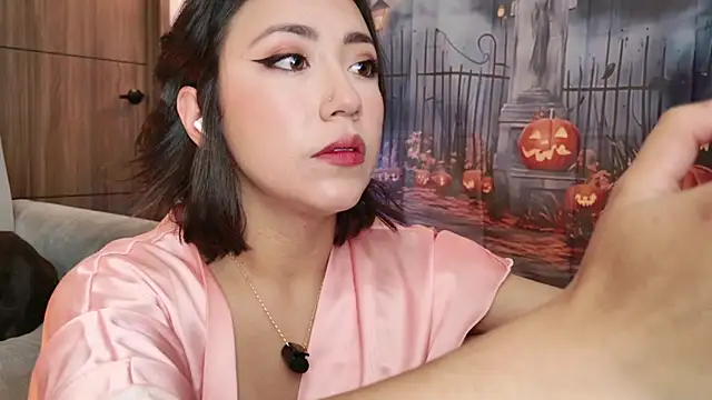 Snapshot of Hot_Couple666 chatting on 10/24/25, 04:03 Hot Couple666 online show from 10/24/25, 04:03