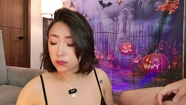 Snapshot of Hot_Couple666 chatting on 10/28/25, 04:31 Hot Couple666 online show from 10/28/25, 04:31