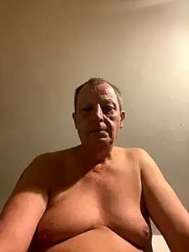 Snapshot of chubbybear2cum chatting on 09/15/25, 12:10 chubbybear2cum online show from 09/15/25, 12:10