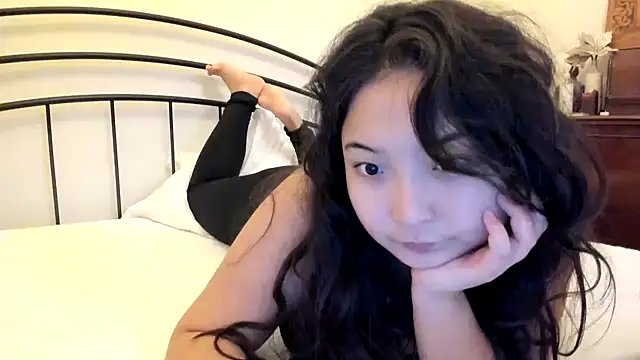 cutie mio online show from 10/05/25, 01:42