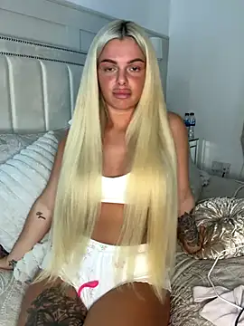 Snapshot of IrishTeenBarbie69 chatting on 10/16/25, 09:38 IrishTeenBarbie69 online show from 10/16/25, 09:38