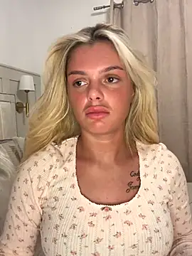 Snapshot of IrishTeenBarbie69 chatting on 11/04/25, 11:48 IrishTeenBarbie69 online show from 11/04/25, 11:48