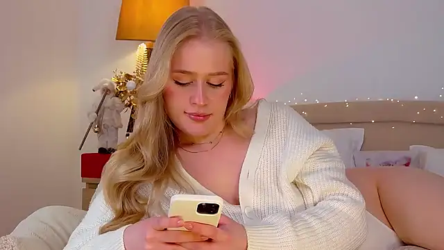 JuliaJaee online show from 12/30/24, 01:37