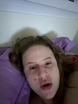 Snapshot of charmillebr chatting on 11/15/25, 08:44 charmillebr online show from 11/15/25, 08:44