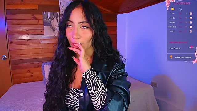 Snapshot of amber_curly chatting on 10/14/25, 09:15 amber curly online show from 10/14/25, 09:15