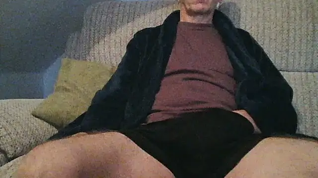 Snapshot of mr_english50 chatting on 10/19/25, 05:41 mr english50 online show from 10/19/25, 05:41