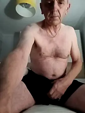 Snapshot of mr_english50 chatting on 10/22/25, 09:58 mr english50 online show from 10/22/25, 09:58