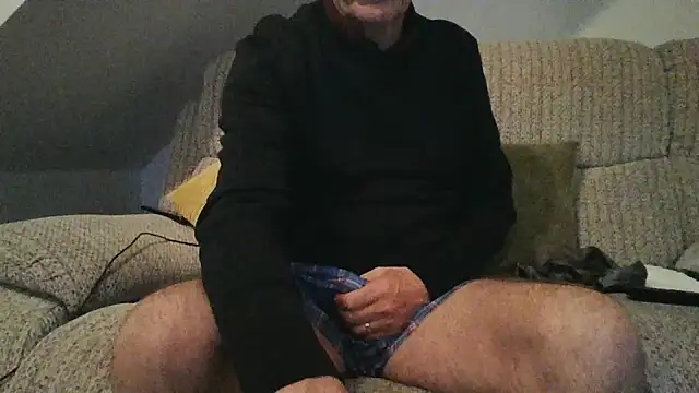 Snapshot of mr_english50 chatting on 11/04/25, 06:23 mr english50 online show from 11/04/25, 06:23