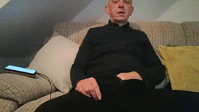 Snapshot of mr_english50 chatting on 11/19/25, 06:13 mr english50 online show from 11/19/25, 06:13