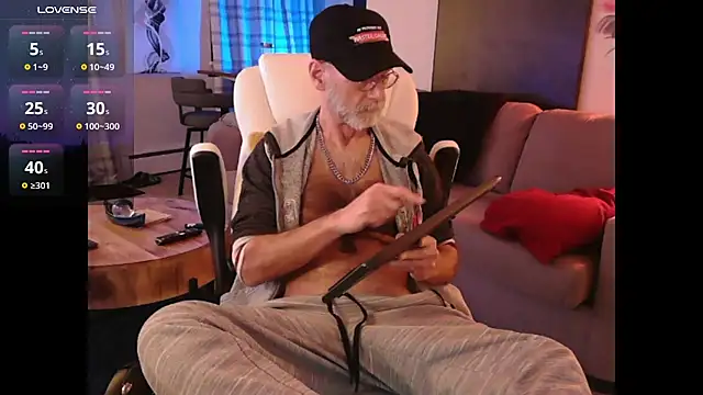 Towndude123 online show from 12/30/24, 02:42