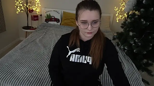 Snapshot of MagicPeachh_ chatting on 01/02/25, 02:13 MagicPeachh online show from 01/02/25, 02:13