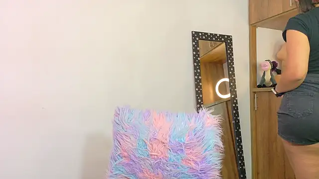 im anna  online show from 11/23/25, 04:07