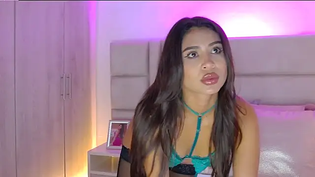 HaileyBaldwin online show from 12/11/24, 12:54