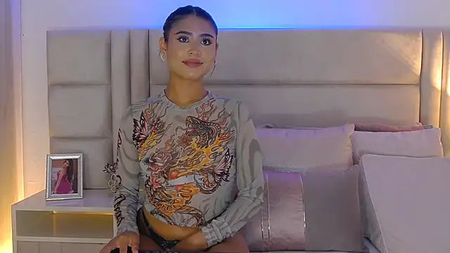 HaileyBaldwin online show from 02/04/25, 10:02