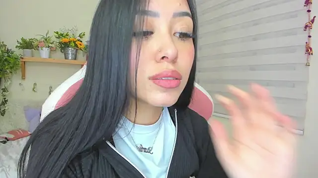 Snapshot of Starliee__ chatting on 03/08/25, 12:11 Starliee online show from 03/08/25, 12:11