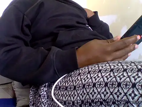 Snapshot of Hot-zeenah chatting on 10/10/25, 04:33 Hot-zeenah online show from 10/10/25, 04:33