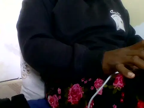 Snapshot of Hot-zeenah chatting on 10/25/25, 04:53 Hot-zeenah online show from 10/25/25, 04:53