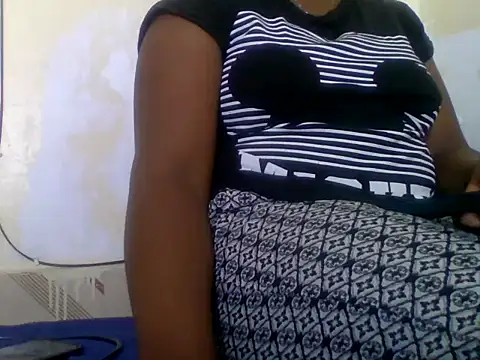 Snapshot of Hot-zeenah chatting on 10/29/25, 03:14 Hot-zeenah online show from 10/29/25, 03:14