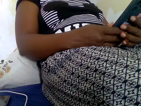 Snapshot of Hot-zeenah chatting on 11/05/25, 07:36 Hot-zeenah online show from 11/05/25, 07:36