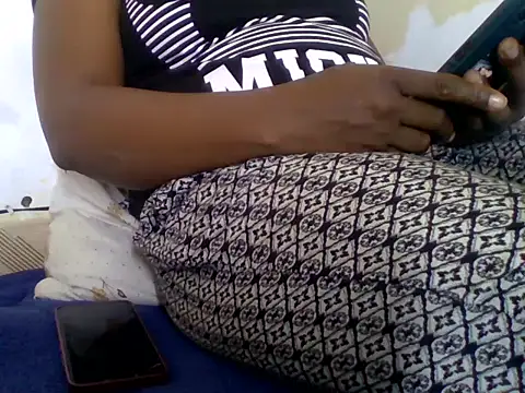 Snapshot of Hot-zeenah chatting on 11/11/25, 09:53 Hot-zeenah online show from 11/11/25, 09:53