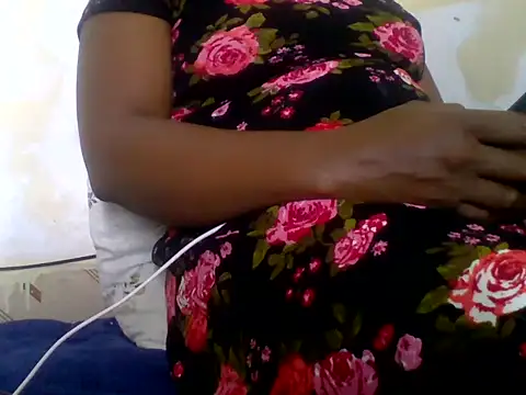 Snapshot of Hot-zeenah chatting on 11/12/25, 06:52 Hot-zeenah online show from 11/12/25, 06:52