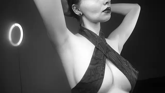 Snapshot of ginger_hugs chatting on 10/23/25, 10:19 ginger hugs online show from 10/23/25, 10:19