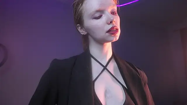 Snapshot of ginger_hugs chatting on 10/24/25, 10:06 ginger hugs online show from 10/24/25, 10:06