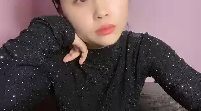 Snapshot of Yenzhing chatting on 12/01/24, 04:51 Yenzhing online show from 12/01/24, 04:51