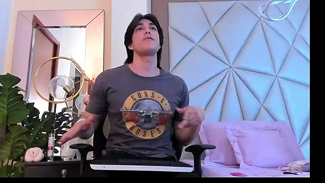 Karimferrer online show from 01/22/25, 08:40