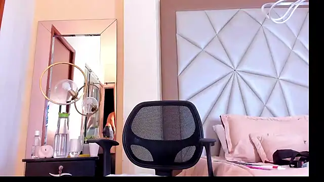 Karimferrer online show from 01/24/25, 08:44