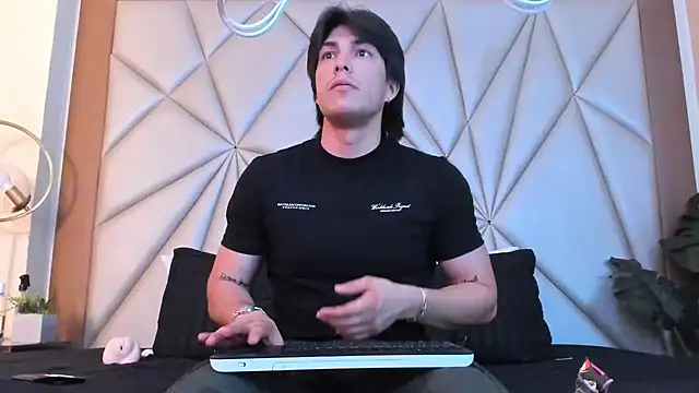 Karimferrer online show from 02/01/25, 04:03