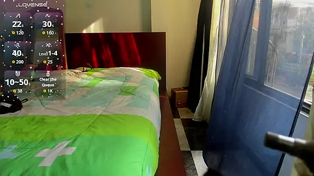 latinaStepmom online show from 10/29/25, 08:43