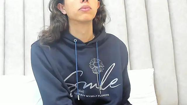 FreyaMoller online show from 01/10/25, 05:02