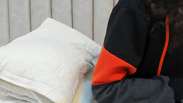 FreyaMoller online show from 02/06/25, 12:54