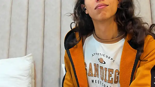 FreyaMoller online show from 02/14/25, 05:14