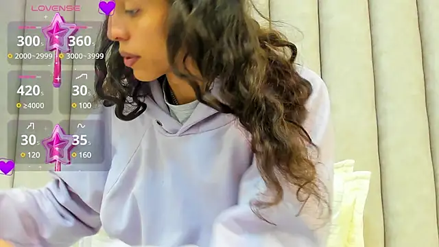 FreyaMoller online show from 02/17/25, 07:10