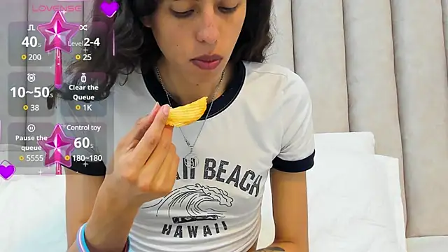 FreyaMoller online show from 02/18/25, 08:47