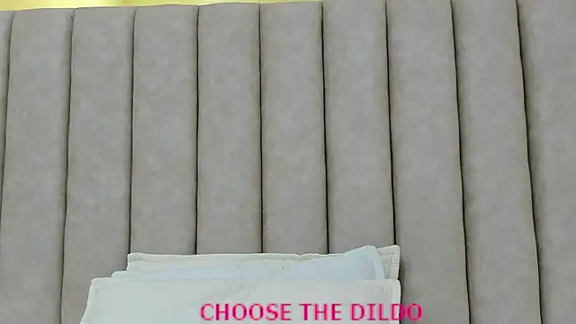 FreyaMoller online show from 09/19/25, 07:47