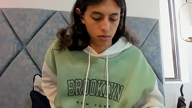 FreyaMoller online show from 10/03/25, 06:49