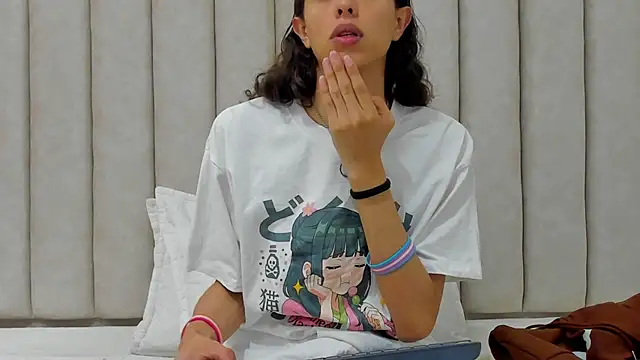 FreyaMoller online show from 10/16/25, 07:15