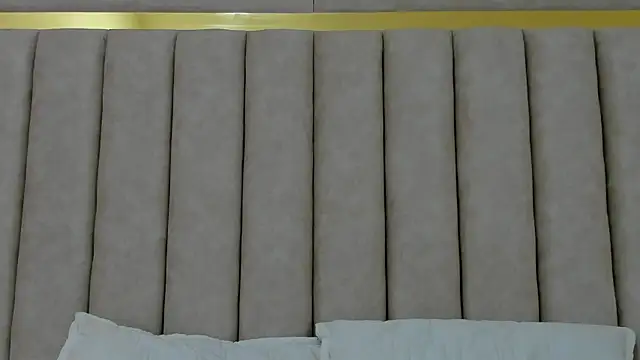 FreyaMoller online show from 10/17/25, 07:49