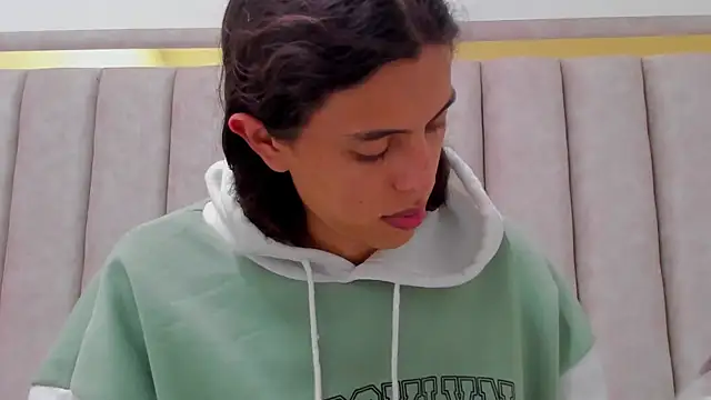 FreyaMoller online show from 10/24/25, 06:26