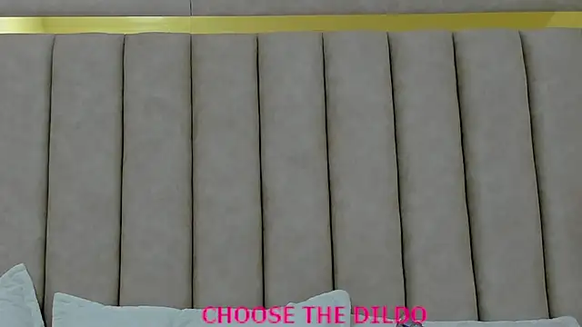 FreyaMoller online show from 11/12/25, 06:52