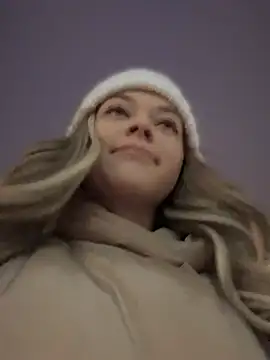 Snapshot of Times__Square chatting on 12/20/24, 05:04 Times Square online show from 12/20/24, 05:04