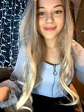 Snapshot of Times__Square chatting on 12/29/24, 05:10 Times Square online show from 12/29/24, 05:10