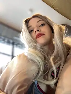 Snapshot of Times__Square chatting on 12/29/24, 11:18 Times Square online show from 12/29/24, 11:18