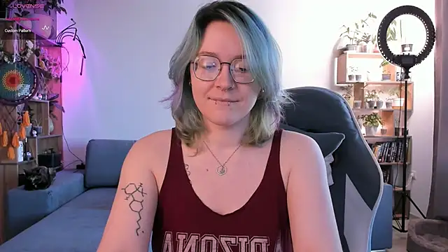 alisahug online show from 10/13/25, 09:53